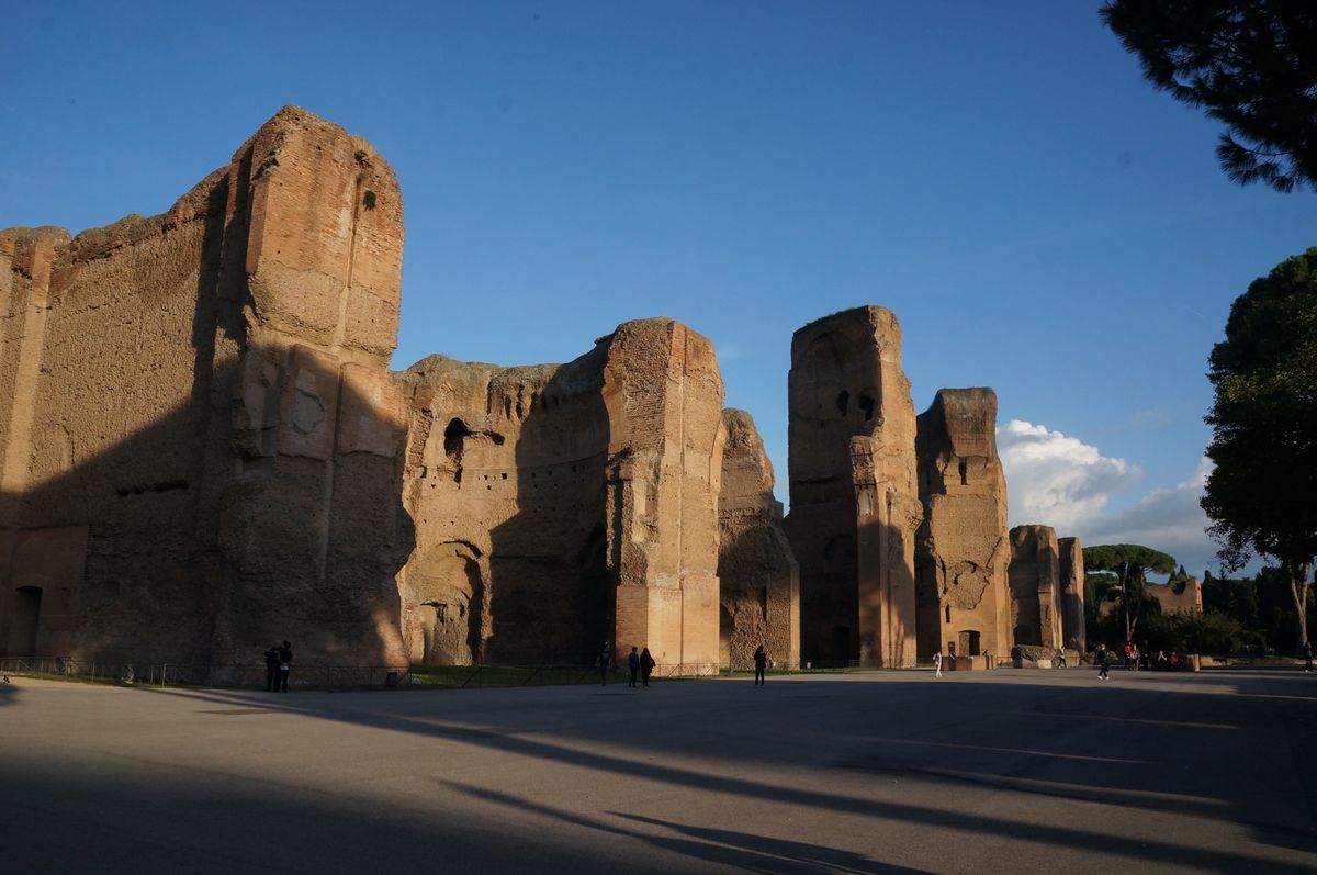 1）世界遺産コロッセオ
2）世界遺産フォロ・ロマーノ
3）世界遺産サン・パ...