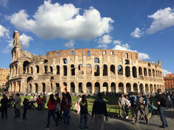 イタリア・ローマ「「イタリアの旅」」の写真：1）世界遺産コロッセオ
2）世界遺産フォ...