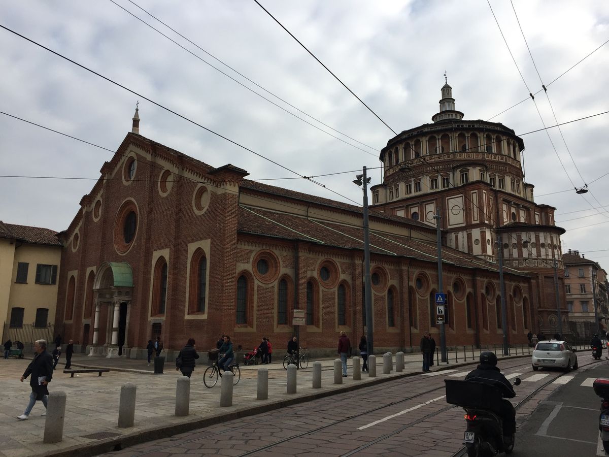 1）ドゥオーモ大聖堂
2・3）世界遺産サンタ・マリア・デッレ・グラツィエ教...