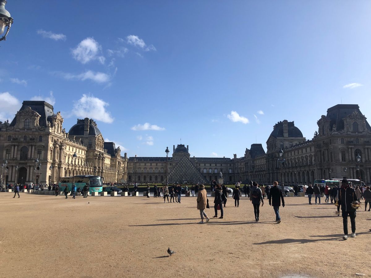 ルーブルやオルセー美術館周辺の写真
