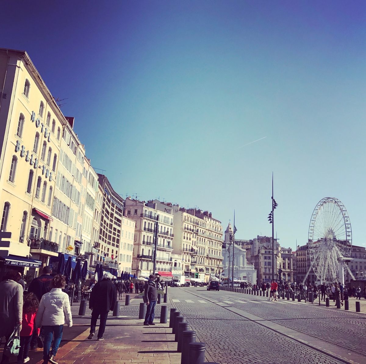 今でも写真からあの時の喧騒や朝の街の香りが伝わってくる。感性を詰め込んだそ...