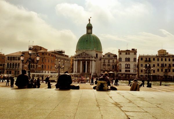 イタリア・ベネチア「Venice」の写真：本が積まれた本屋さんにはにもう一度行きた...