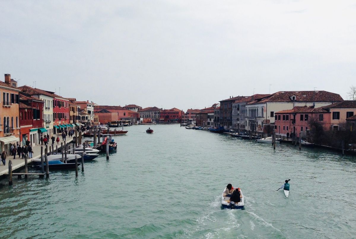 本が積まれた本屋さんにはにもう一度行きたいけど辿り着けるかわからないな。特...