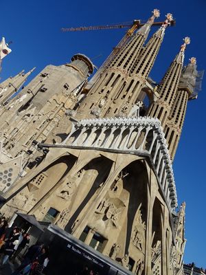 いつでも美しい街。バルセロナ。街歩きも楽しいけど、サクラダファミリア教会が...