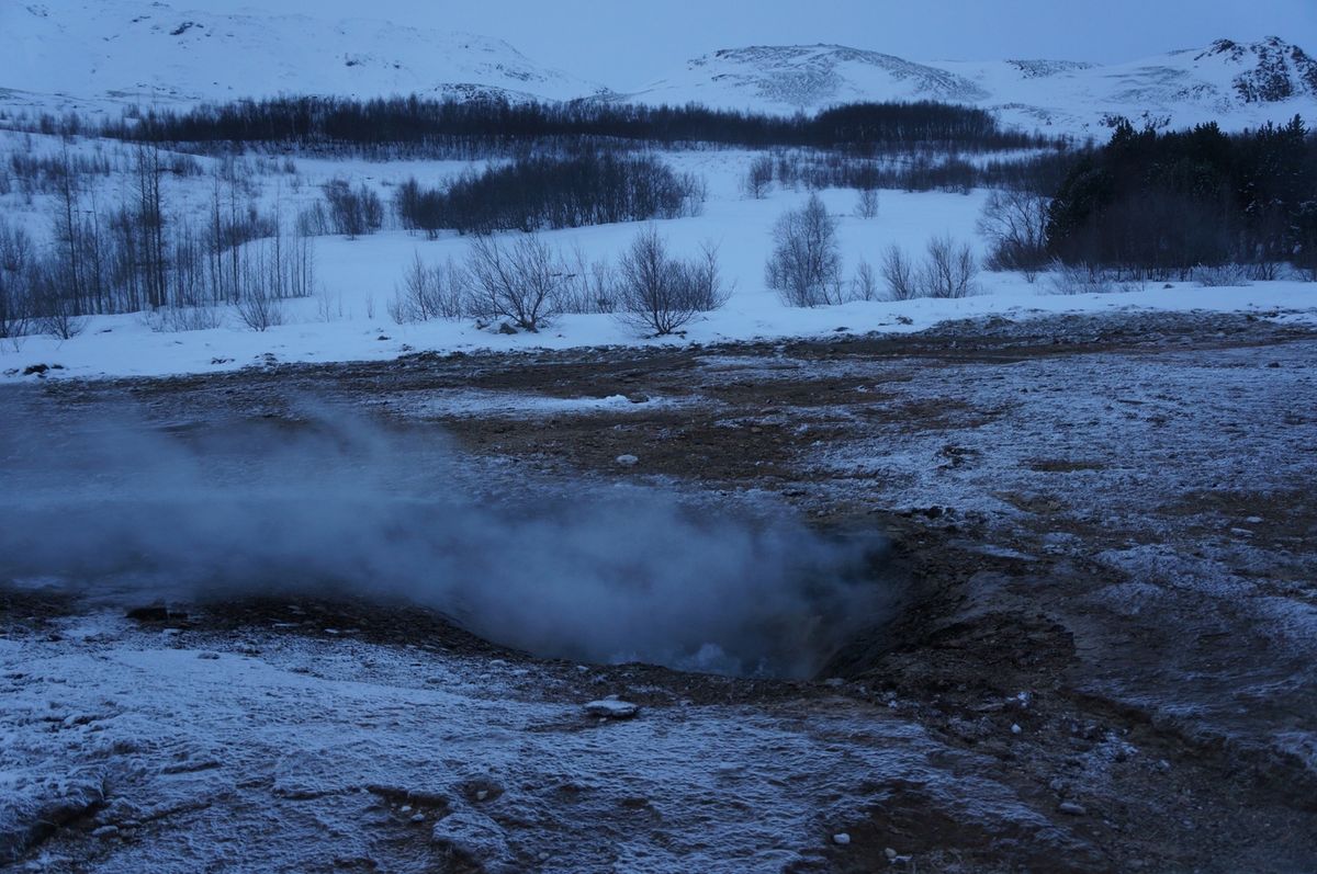 １）グトルフォスの滝
２）冬のアイスランド
３〜4）間欠泉
