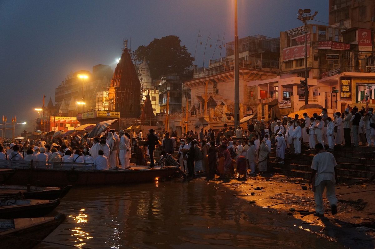 １〜４）ガンジス川沿いの都市バラナシ