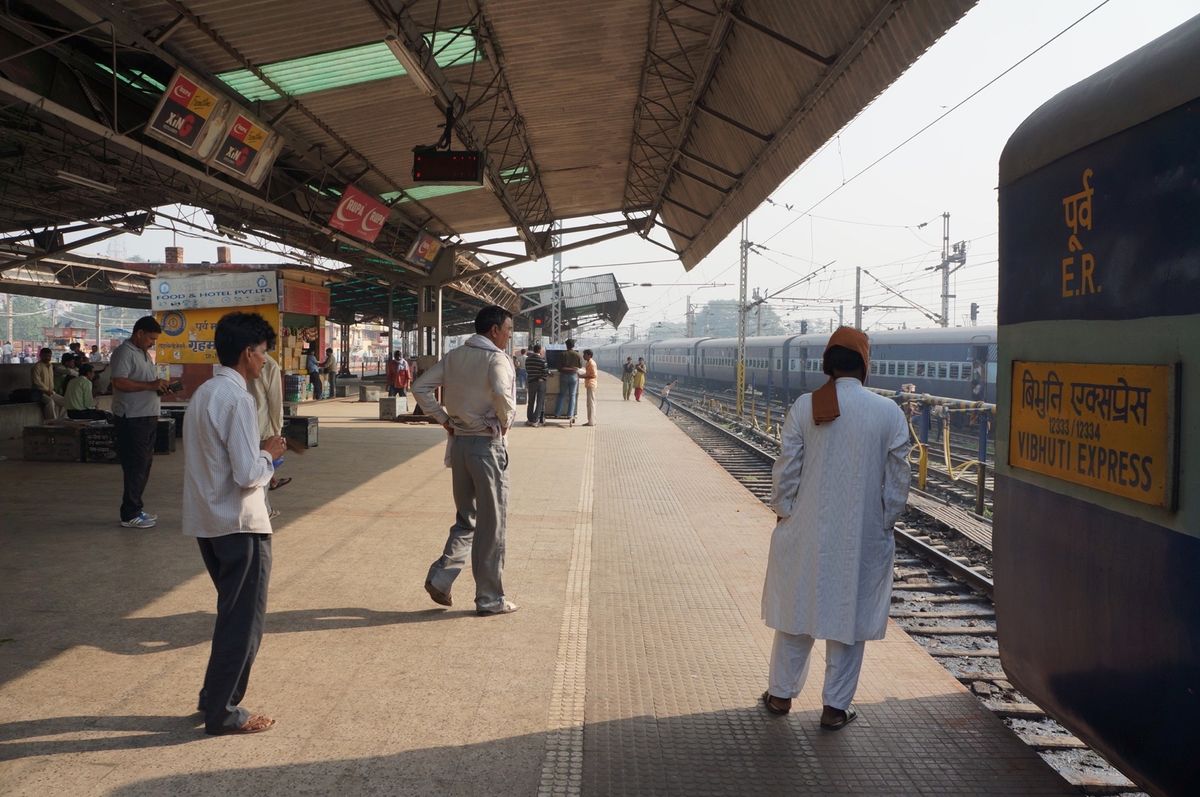 １〜４）アグラフォート駅