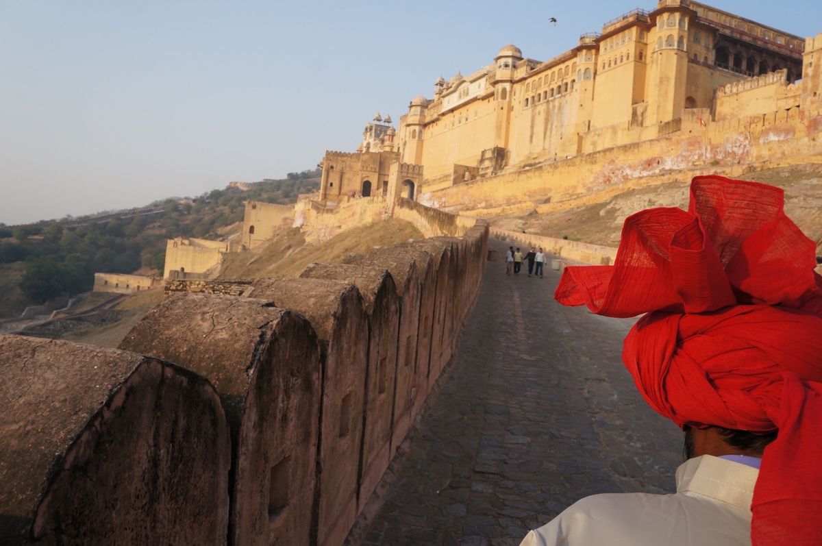 １〜４）世界遺産アンベール城
象のタクシーに乗る。