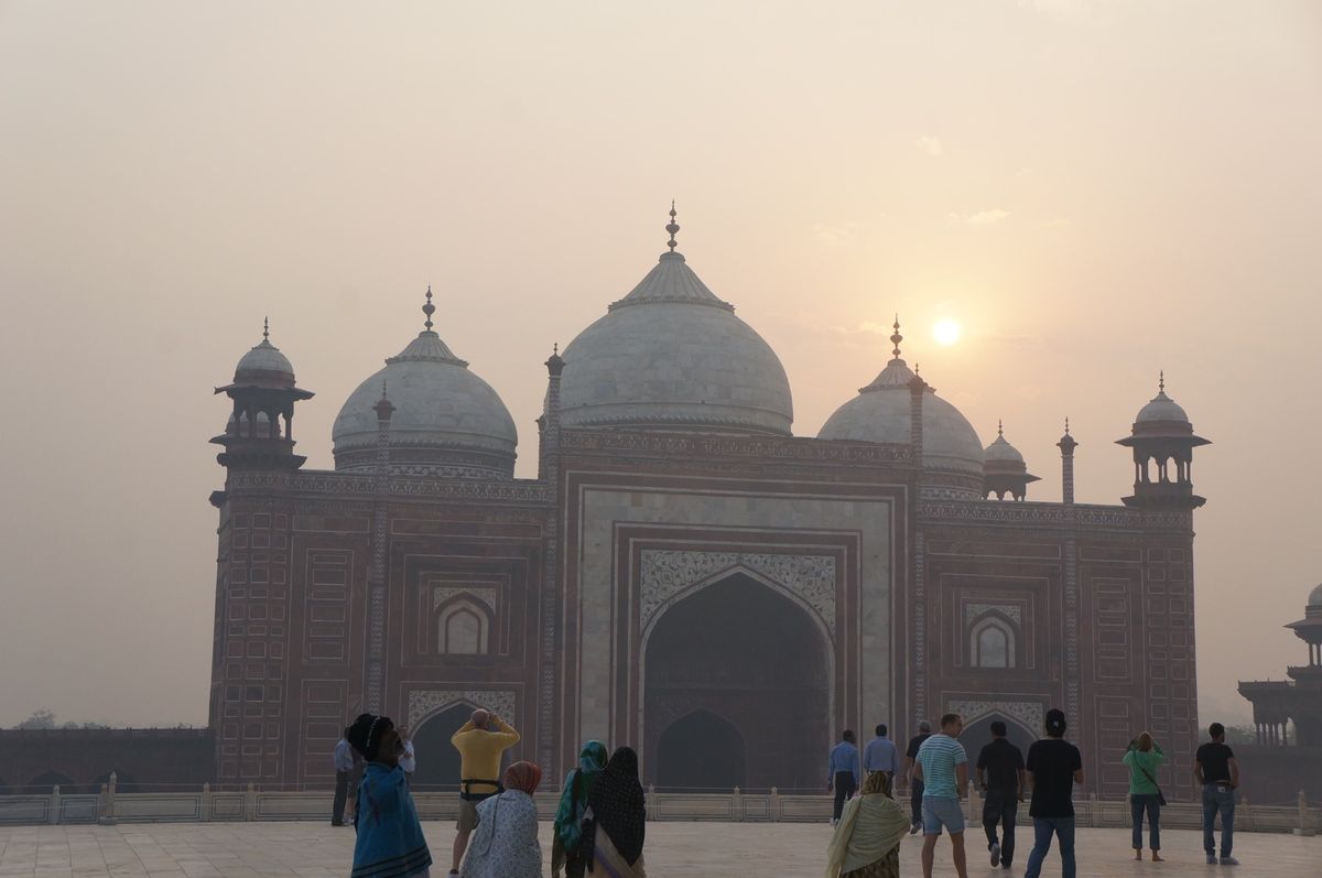 １〜３）世界遺産フマユーン廟
４）タージマハルの大楼門