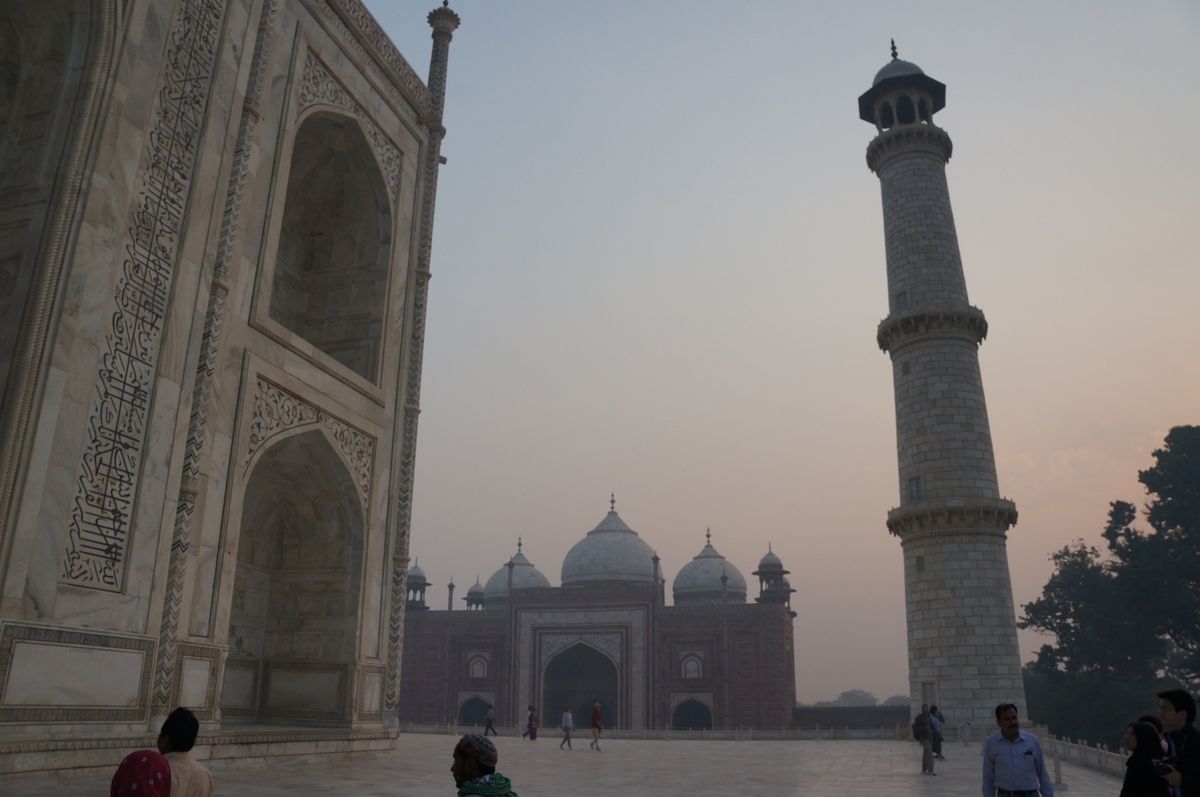 １〜３）世界遺産フマユーン廟
４）タージマハルの大楼門