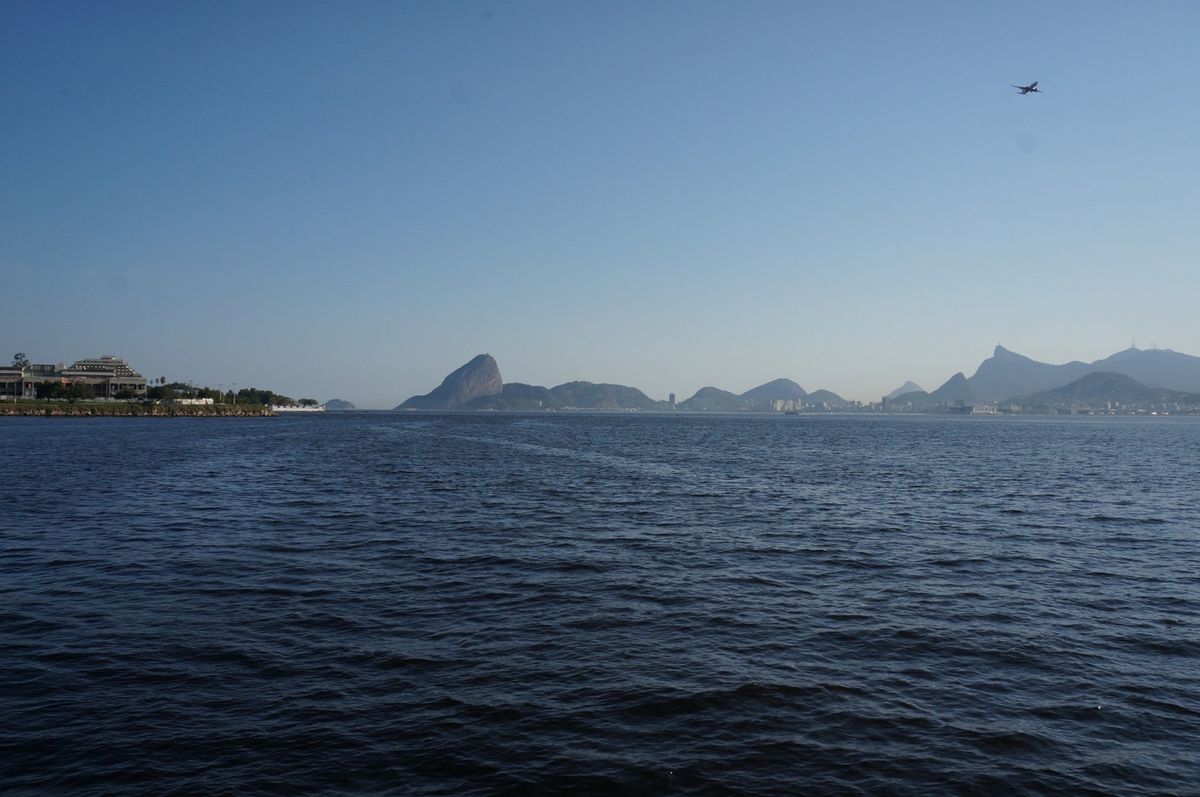 １〜２）ニテロイ現代美術館　ブラジルの建築家オスカー・ニーマイヤー晩年の作...