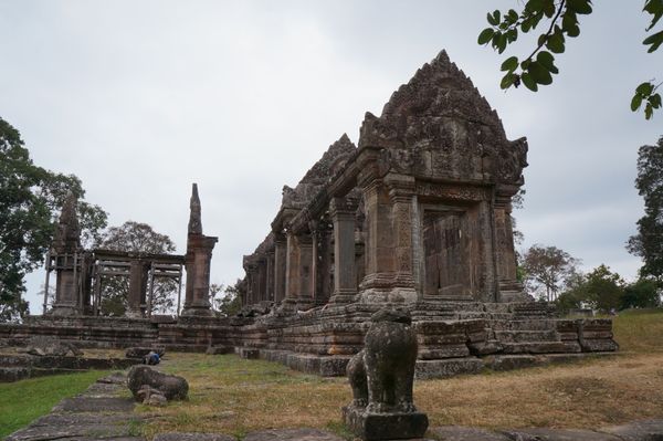 カンボジア・シェムリアップ「「カンボジアの旅」」の写真：１〜４）世界遺産プレアヴィヒア寺院