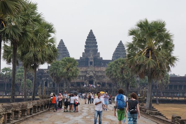 カンボジア・シェムリアップ「「カンボジアの旅」」の写真：１〜４）世界遺産アンコールワット