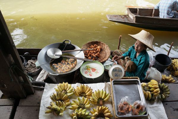 タイ・バンコク「「バンコク・アユタヤの旅」」の写真：１〜４）バンコクの水上マーケット