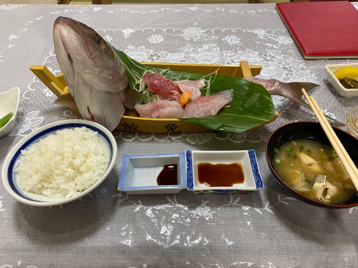 お刺身定食を頼んだら凄いのきた！

『宝亭』