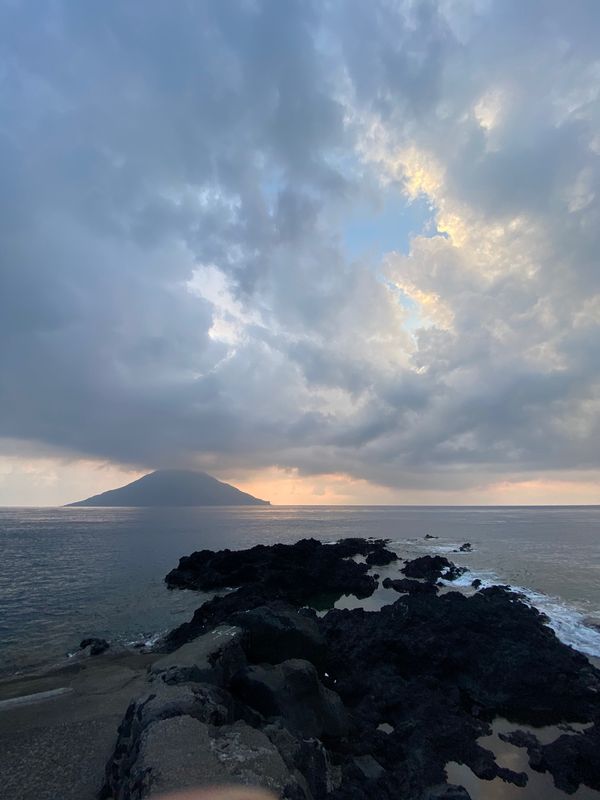 日本・東京都「八丈島 2020年夏最後の天の川」の写真：次は「ナズマド」へ

ここはロケーション...