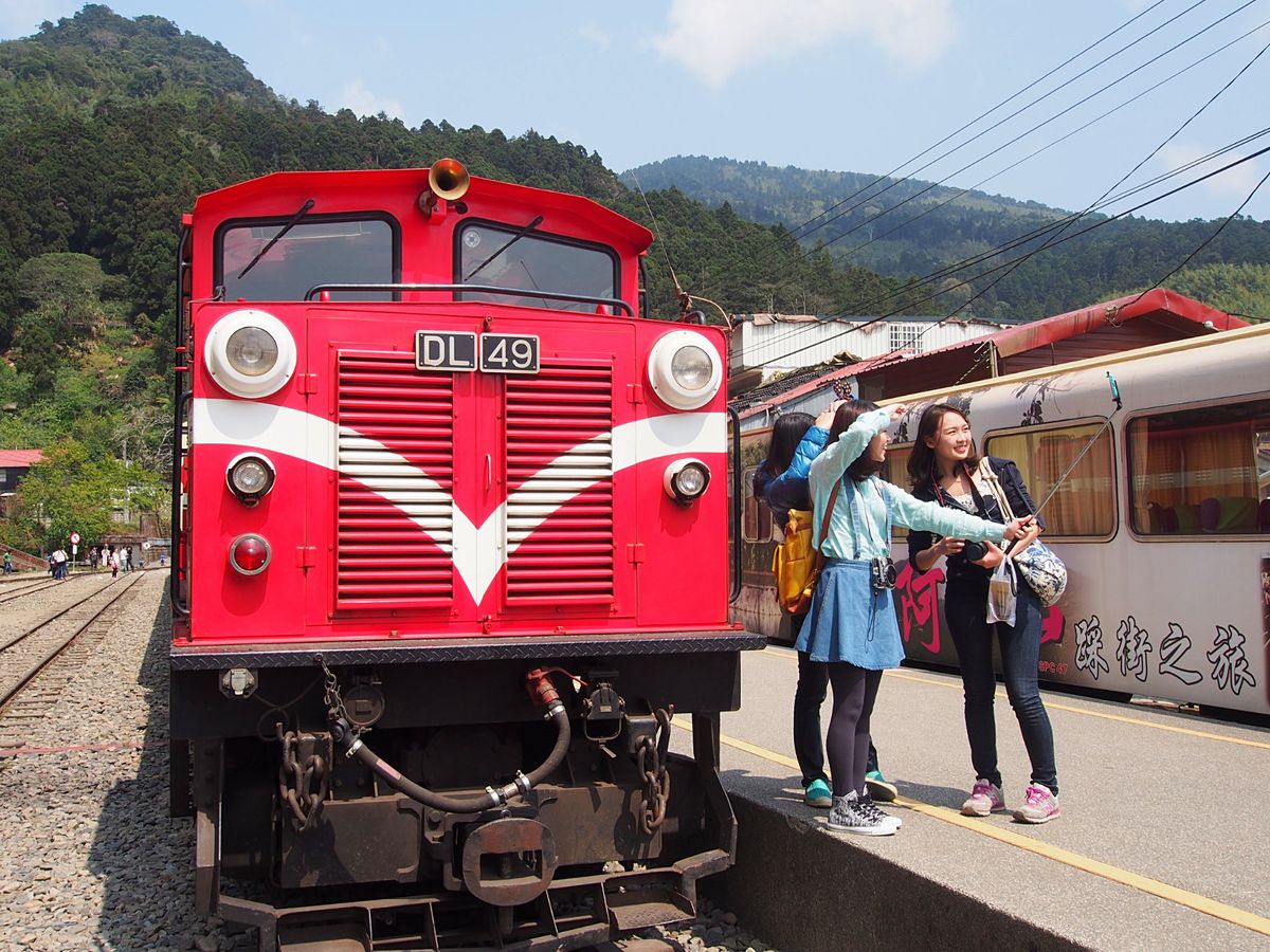 阿里山鉄道の途中駅は駅弁がとっても有名で、阿里山を訪れた人は、鉄道できた人...