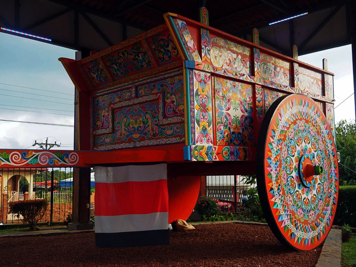 サルチー
サルセロからも近いサルチーの村は、伝統的な牛車カレータ作りが有名...