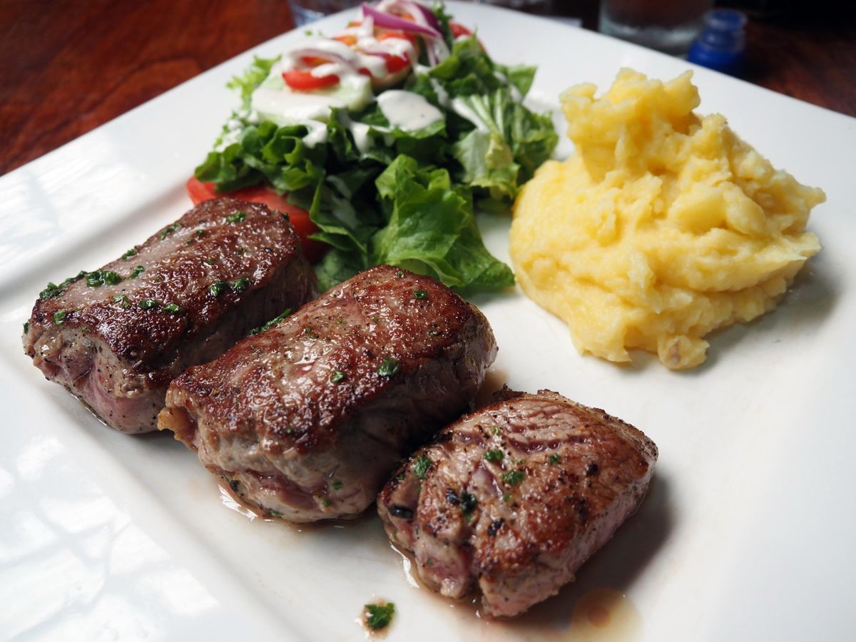 サルチー
サルセロからも近いサルチーの村は、伝統的な牛車カレータ作りが有名...