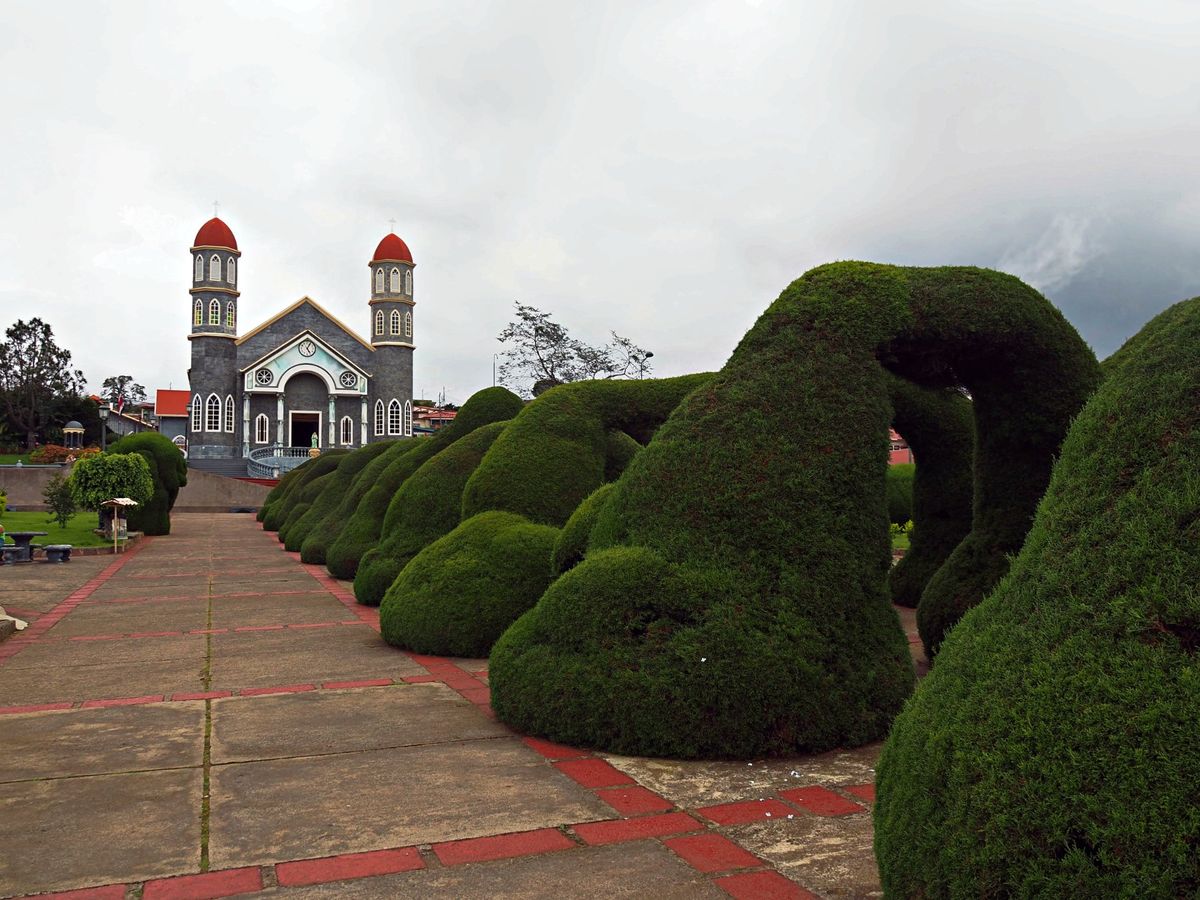 サルセロのカトリック教会
首都サンホセから70kmくらいの高原の村サルセロ...