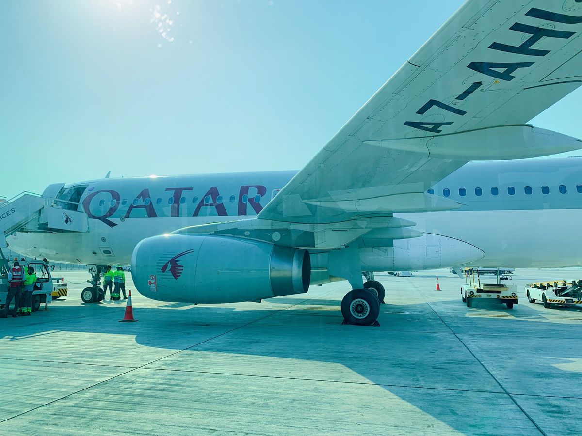 １日目

仕事早退して成田空港！１週間前くらいから喉風邪ひいてたから薬も買...