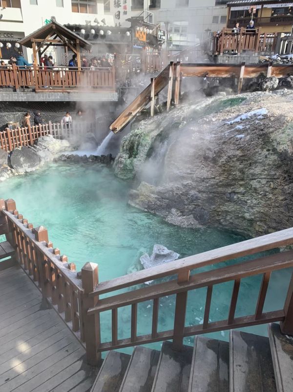 日本・群馬県「灼熱の湯畑　草津温泉」の写真