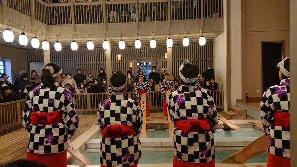 日本・群馬県「灼熱の湯畑　草津温泉」の写真