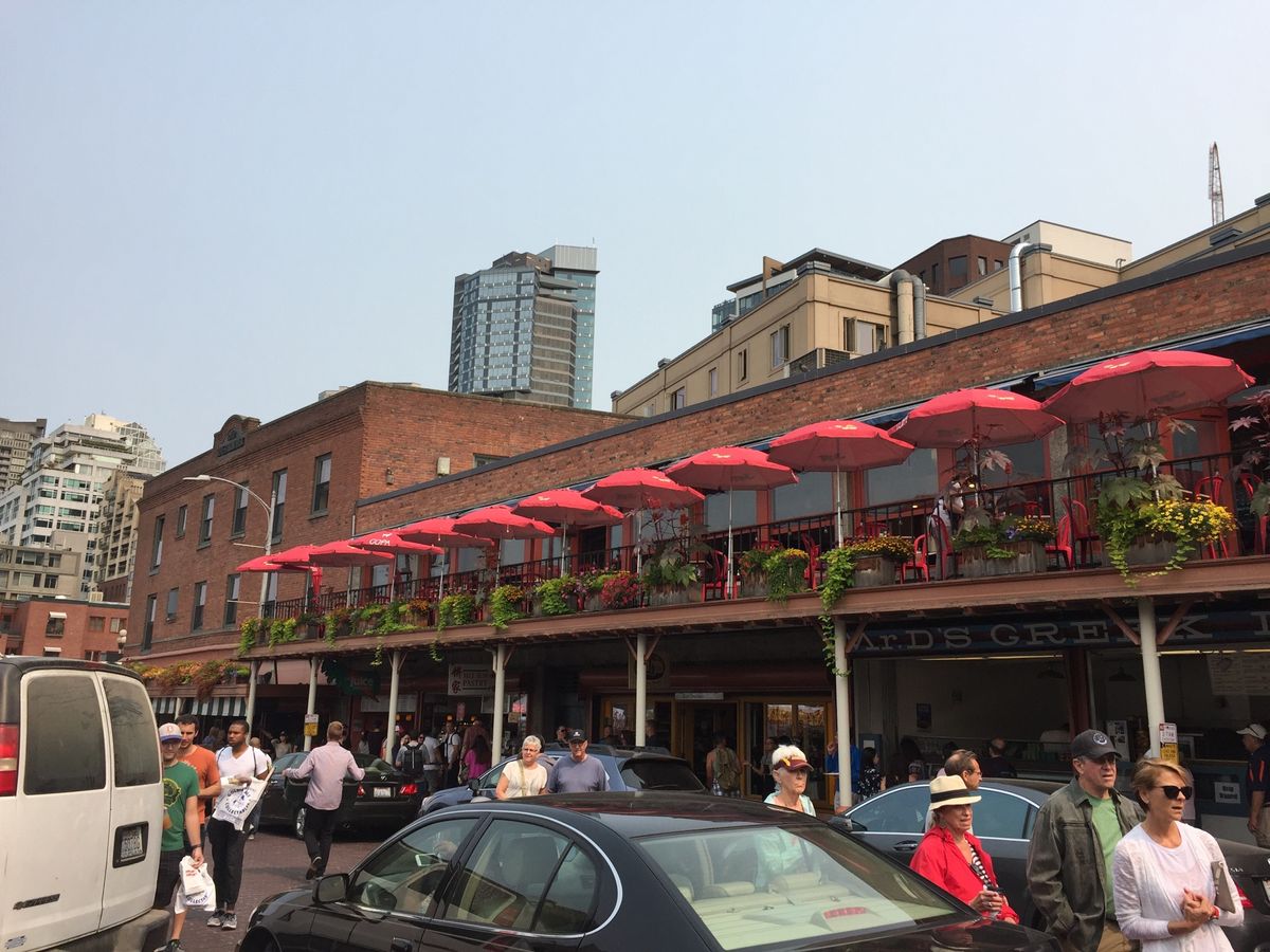 パイクプレイス・マーケット

人・人・人！
港があるから、新鮮な魚、花がず...