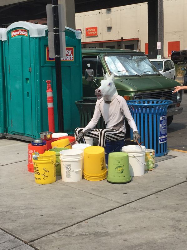 アメリカ(米国)・シアトル「シアトルミニミニ留学」の写真：シアトルにも道でショーをしている人が！
...