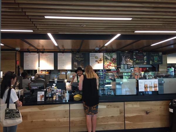 アメリカ(米国)・シアトル「シアトルミニミニ留学」の写真：シアトルグルメ②

①大学内のStarb...