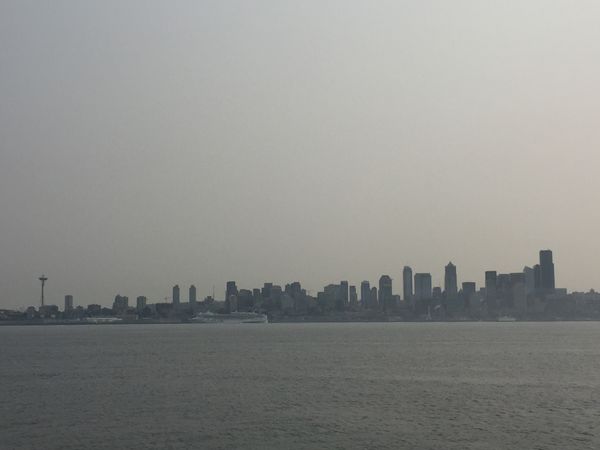 アメリカ(米国)・シアトル「シアトルミニミニ留学」の写真：空港に行く前に、シアトルを一望

高いビ...