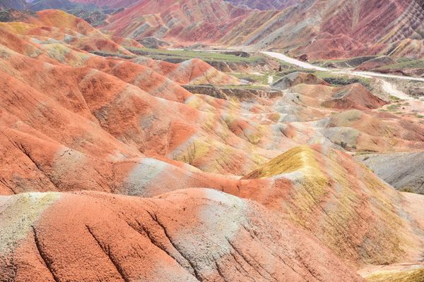 中国「河西回廊の旅」の写真：張掖市から50km離れた郊外にある張掖丹...