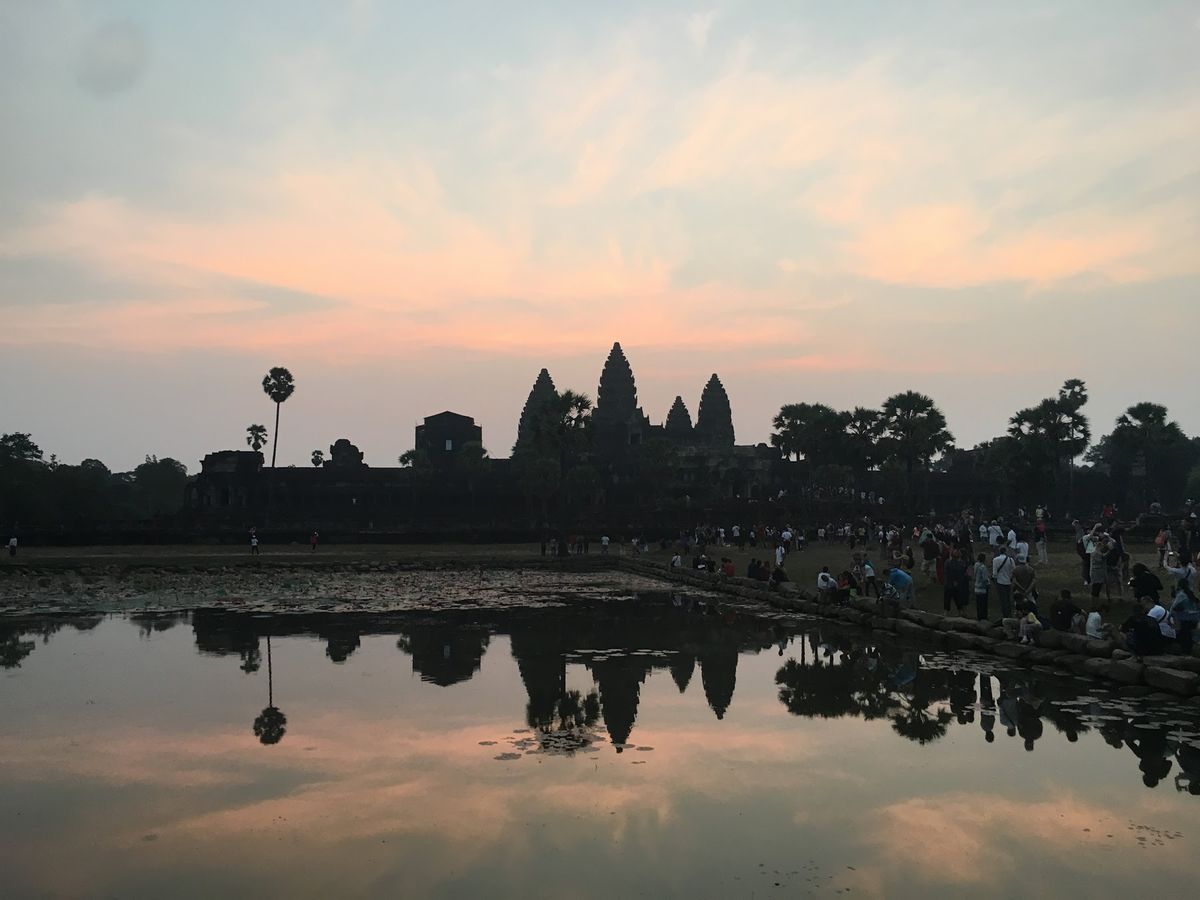 初めてアンコールワットに訪れましたが、その規模と彫刻の美しさに圧倒されました。
