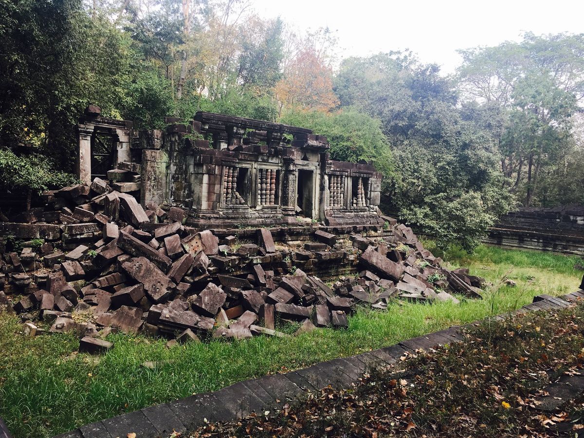 初めてアンコールワットに訪れましたが、その規模と彫刻の美しさに圧倒されました。
