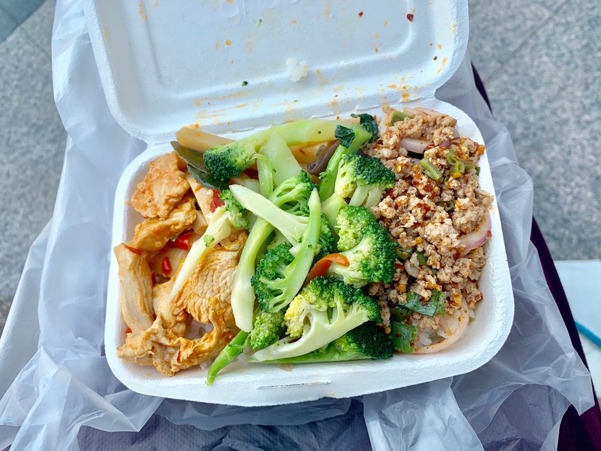 屋台メシ最高だ