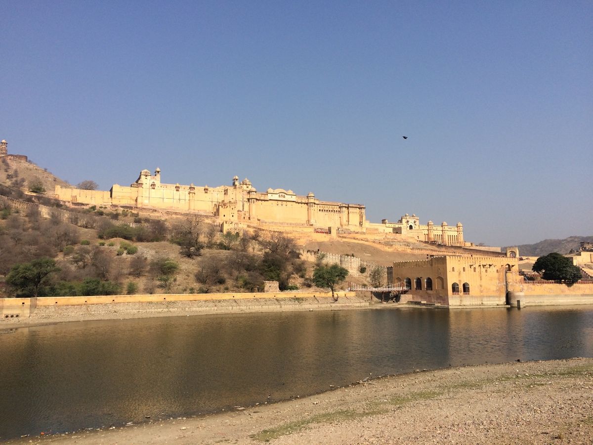 アンベール城1
象で登る🐘