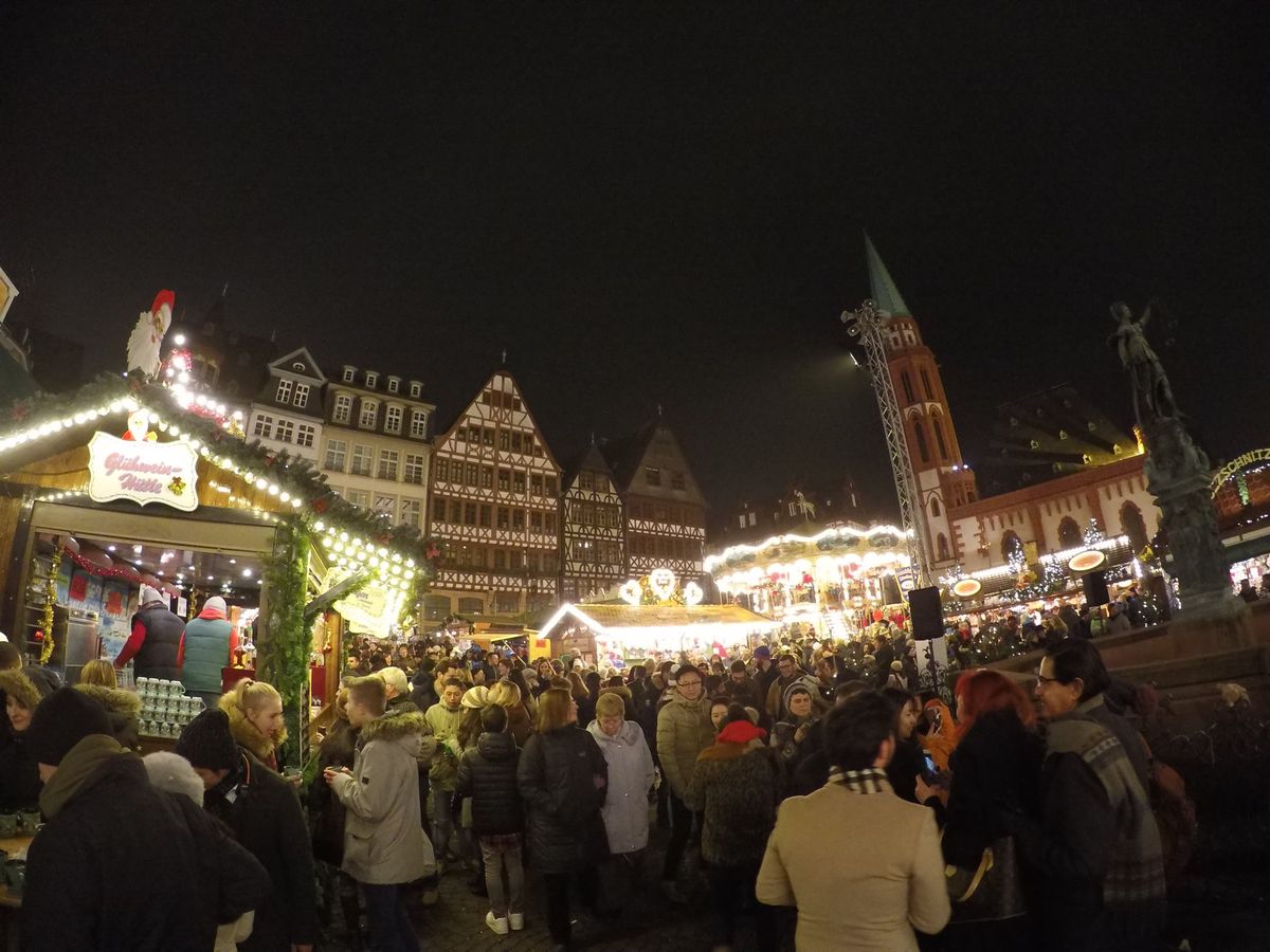 旅はフランクフルトから

クリスマスマーケット
レーマー広場
グリューワイ...