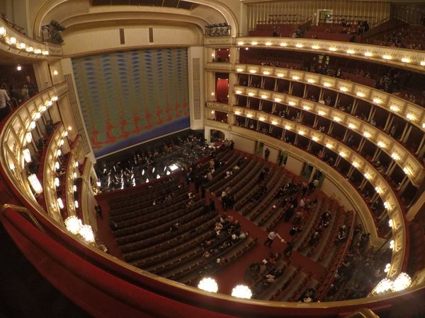 オーストリア・ウィーン「オーストリア」の写真：ハルシュタットからウィーンへ

オペラ座...