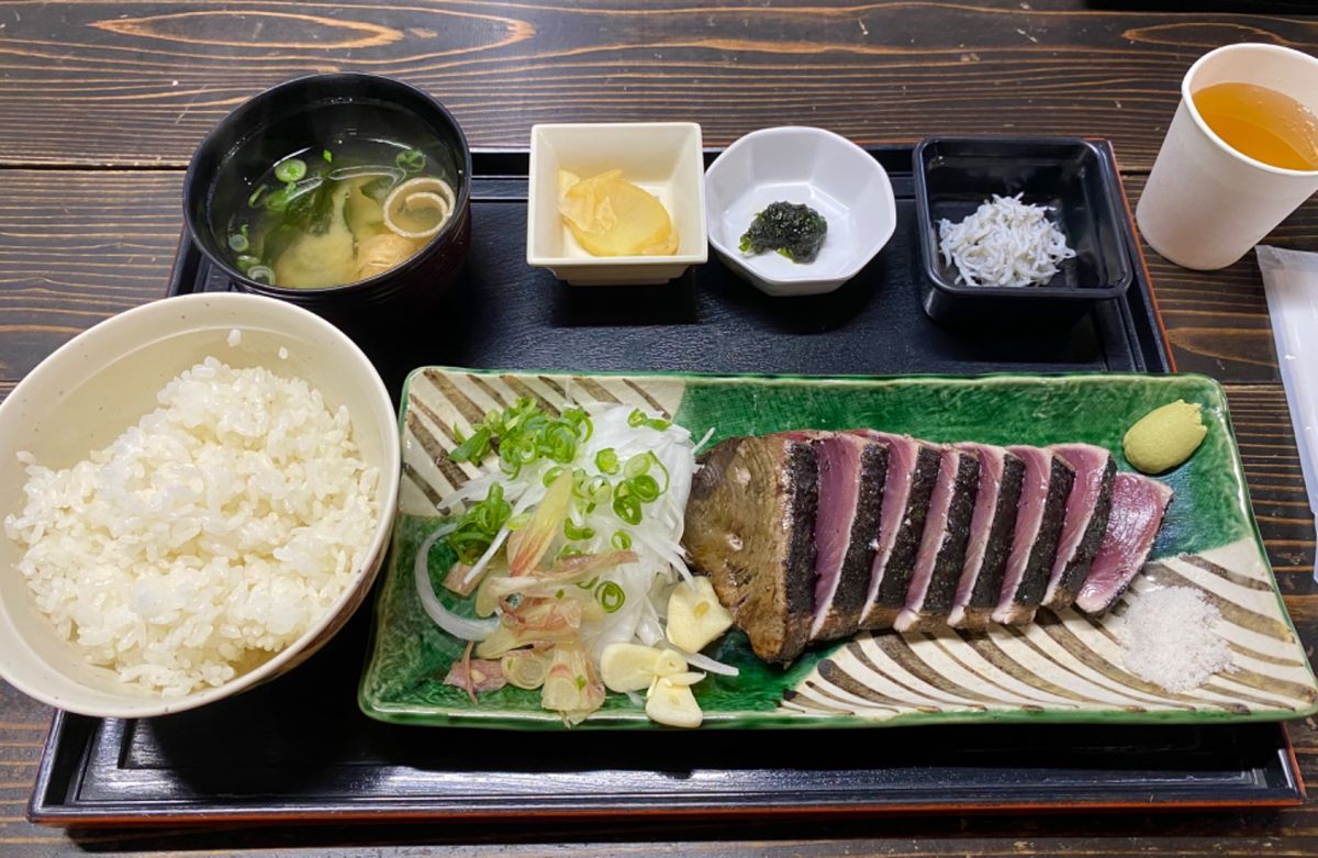 土佐タタキ道場

このお店は自分で藁焼きできてエンタテイメント感あった😆
...