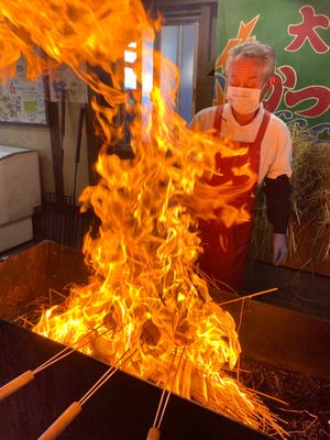 土佐タタキ道場

このお店は自分で藁焼きできてエンタテイメント感あった😆
...