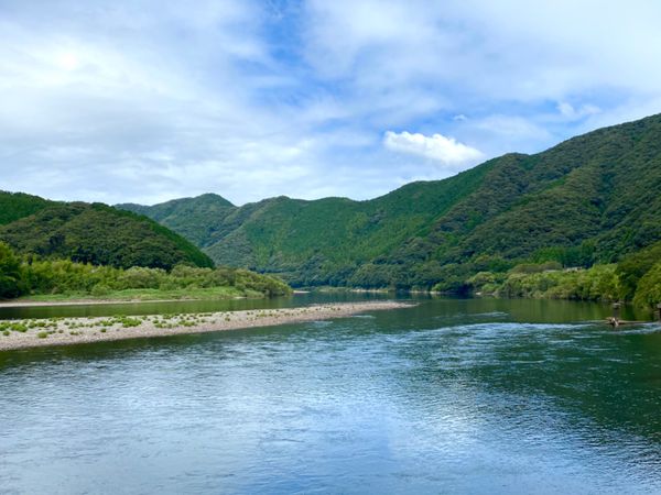 日本・四万十川「密を避けて大自然を満喫！」の写真：佐田沈下橋(今成橋)からの四万十川の眺め...