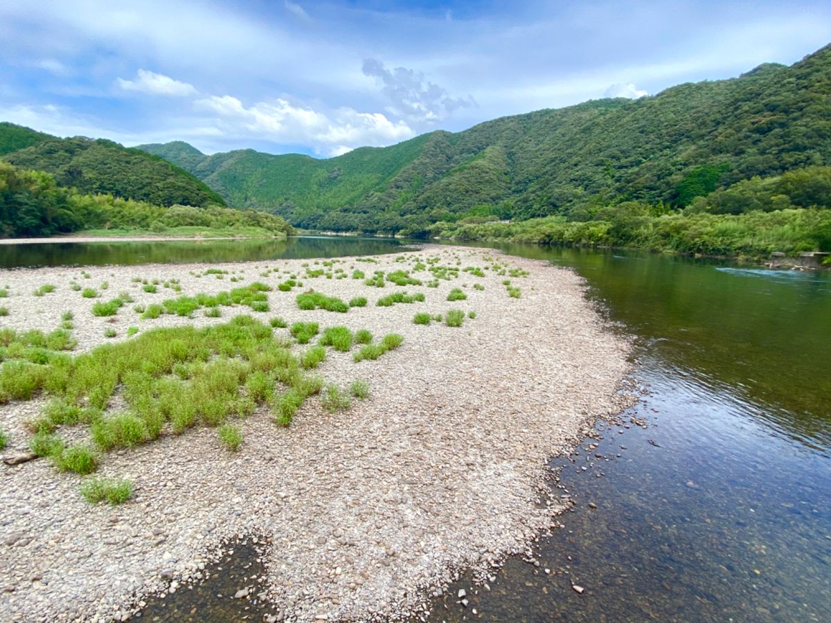 佐田沈下橋(今成橋)
曇ってたけど、途中から少しだけ青空が🌤

彼岸花の近...