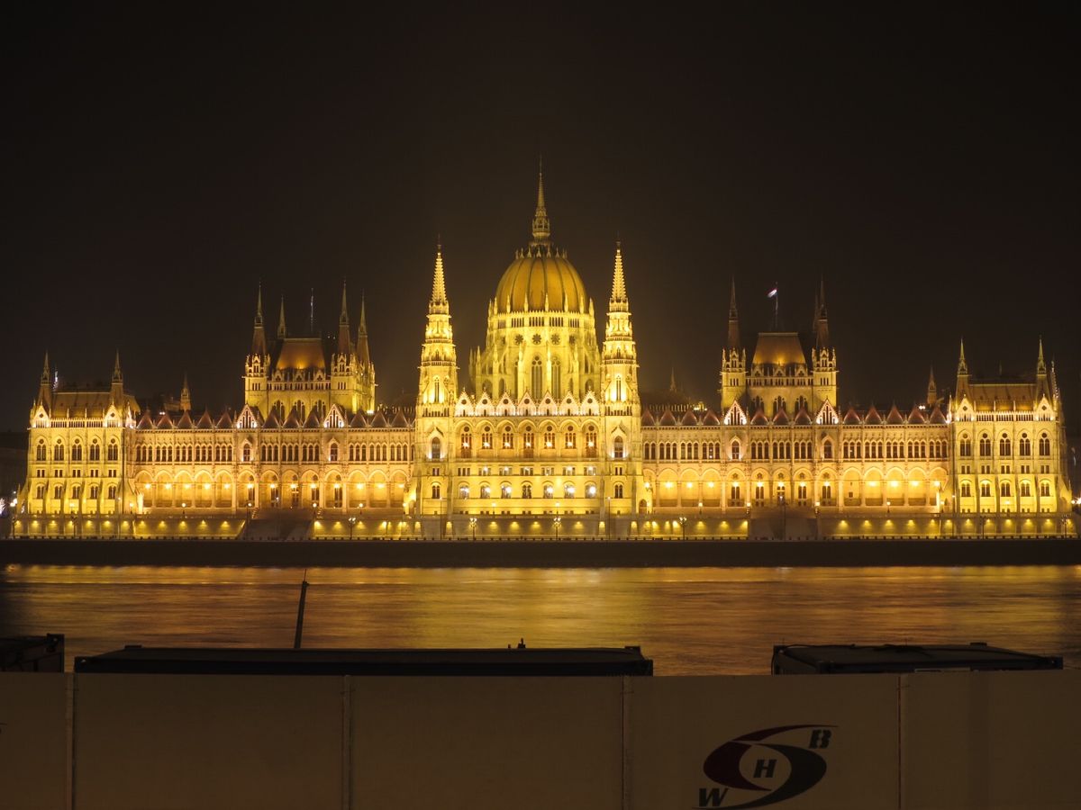 年越しです。大きなイベントはなく、所々で小さな花火が上がるくらいでした。
...