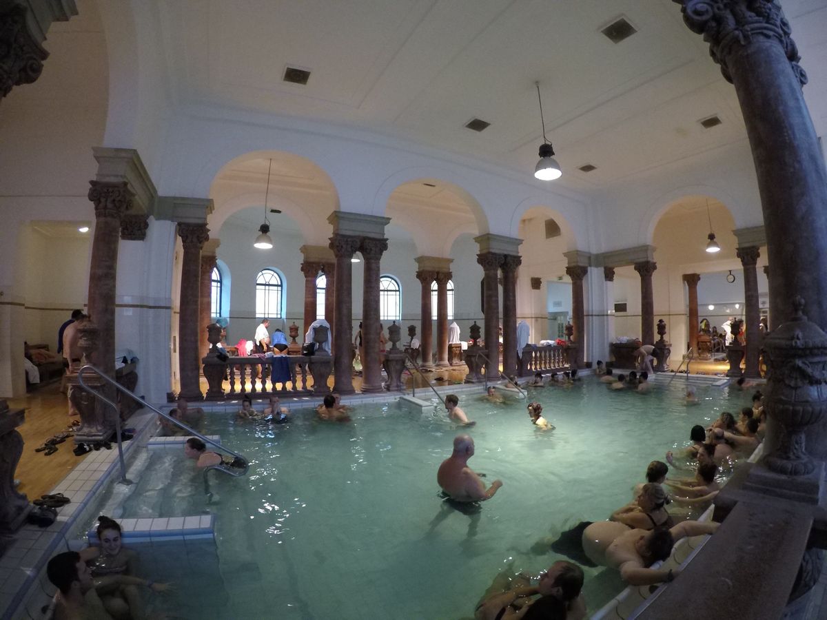 年越しです。大きなイベントはなく、所々で小さな花火が上がるくらいでした。
...