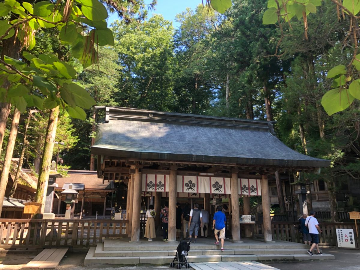 旅の最後は諏訪大社にお詣りしてきました。