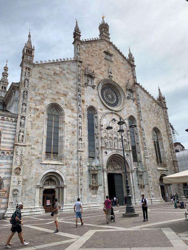 イタリア・ミラノ「イタリア　ミラノ・コモ湖」の写真：ミラノからコモへ。湖畔をのんびり散策。