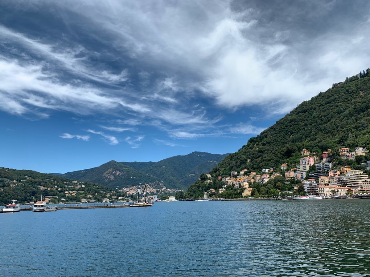 ミラノからコモへ。湖畔をのんびり散策。