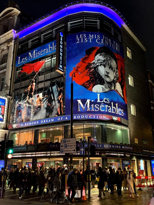 イギリス(英国)・ロンドン「冬のロンドン」の写真：ミュージカルはレミゼラブルとオペラ座の怪...