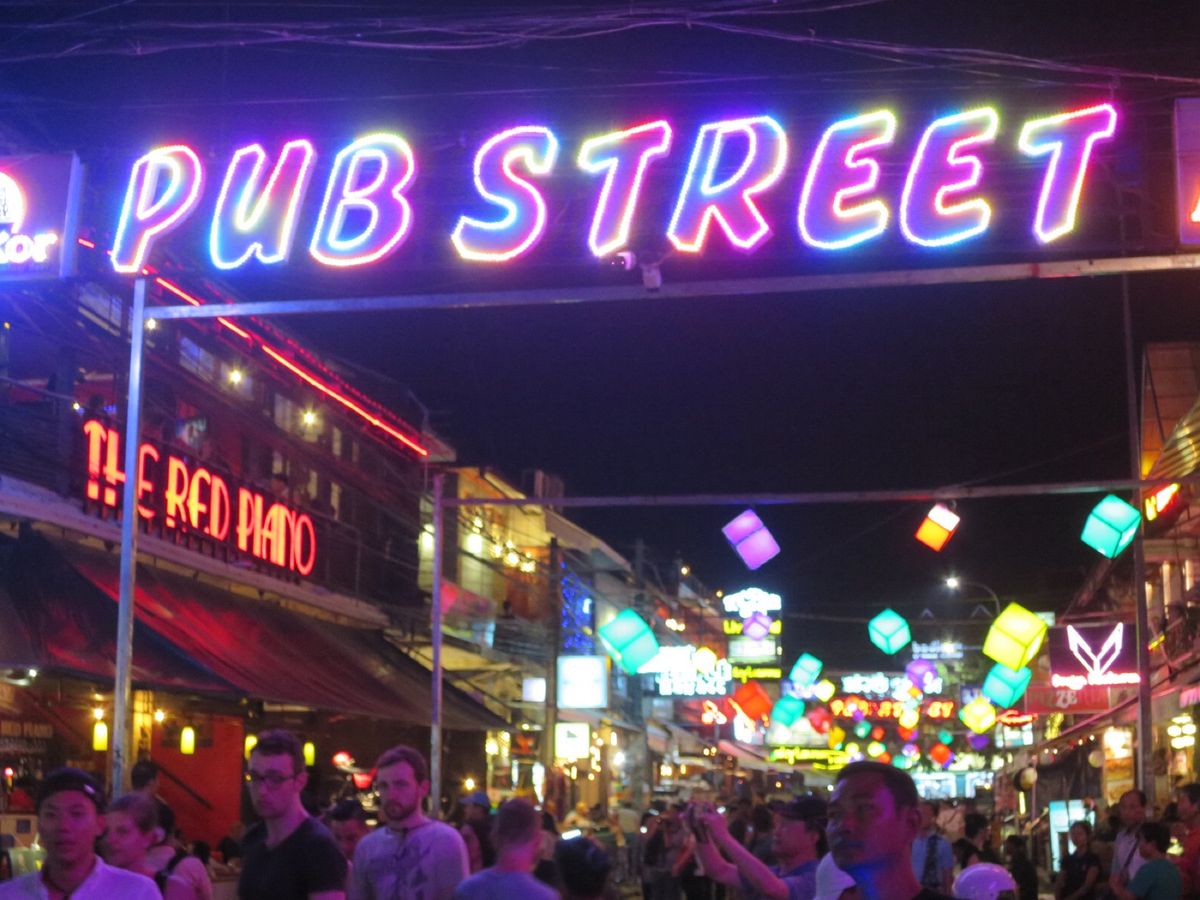 アンコールワット
オールドマーケット　肉の保存には驚いた
パブストリート
遺跡