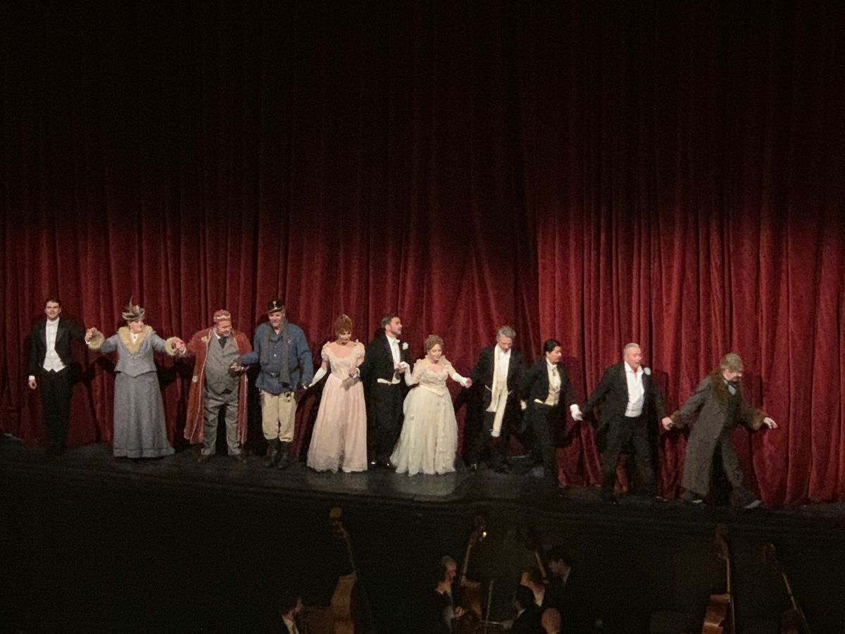 年が明けて1月1日は国立歌劇場でオペレッタ「こうもり」鑑賞。明るいシュトラ...